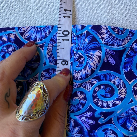 Southwind Apparel Bayside Blue Swirl Pattern Leggings - Picture 6 of 7